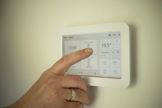 Slimme thermostaten: energie besparen en warm blijven deze winter